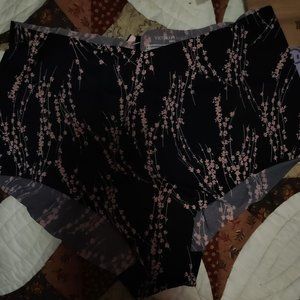 Brand New!! Cute !! VICTORIA'S SECRET No-Show Cheeky Panty XL
